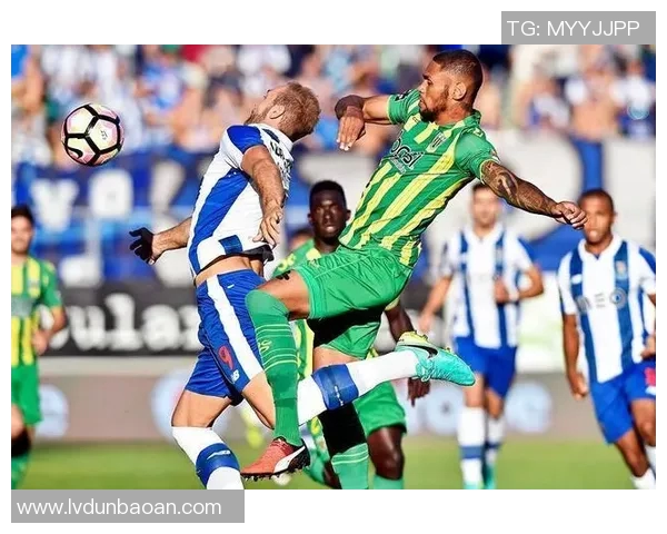 前进鹰与阿青年激战正酣谁能在这场较量中脱颖而出争夺胜利